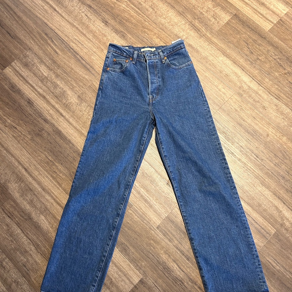 Levi’s Ribcage Straight/Medium Wash - Picture 3 of 3